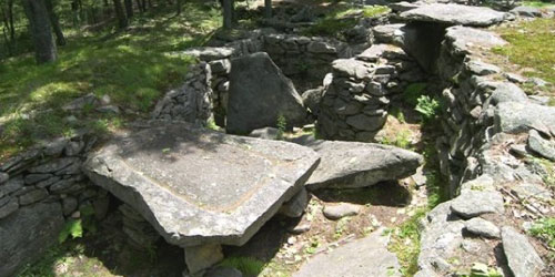 Spring Altar 500x250 - America's Stonehenge - Salem, NH