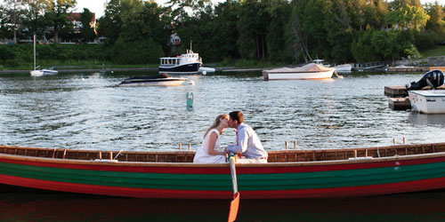 Gondola Kiss 500x250 - Basin Harbor Resort - Vergernnes, VT