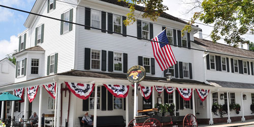 Summer Front View 500x250 - The Griswold Inn - Essex, CT