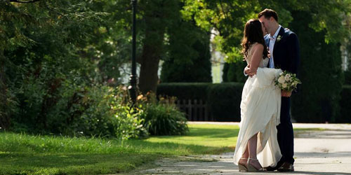 Summer Bride & Groom Kiss 500x250 - Grafton Inn - Grafton, VT