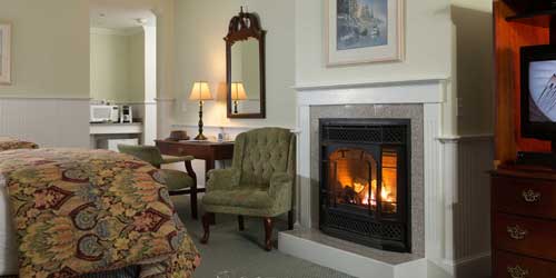 Fireplace Guest Room - Lord Camden Inn - Camden, ME