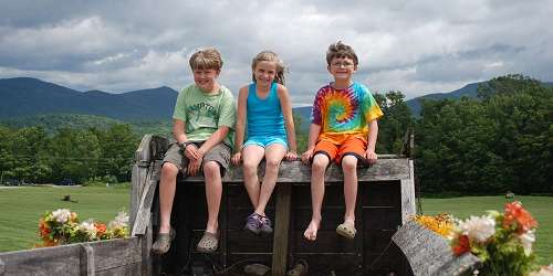 Kids Wagon Ride - Mountain Top Resort - Chittenden, VT